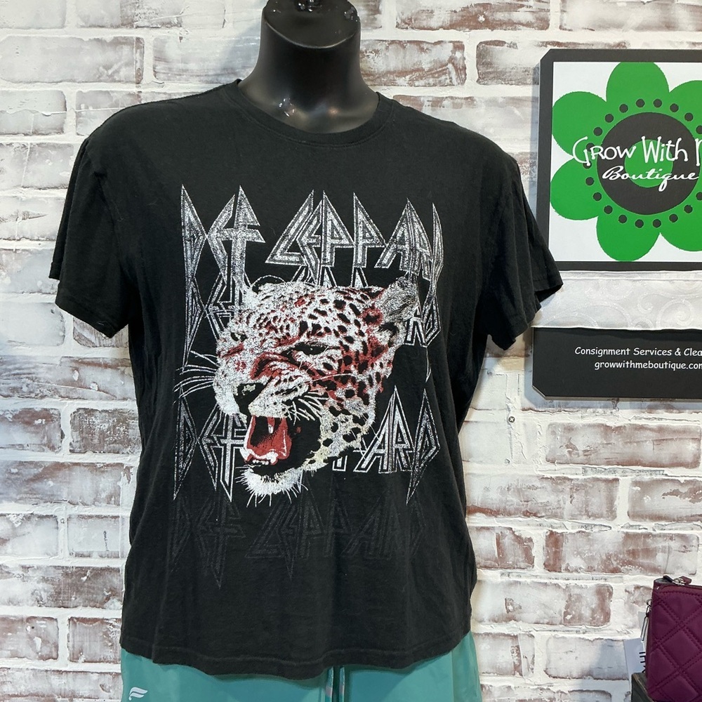 Def Leppard Black Short Sleeve Graphic Tee - Leopard Motif